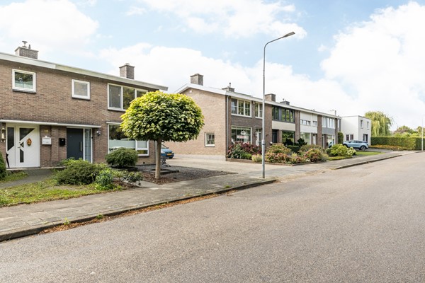 Foto - Verkocht: Ruime instapklare geschakelde 2 onder 1 kap woning voorzien van een goed isolatiepakket met aanbouw, bijkeuken, ruime tuin op zuiden (ca 131 m2) en garage gelegen in Kunrade.